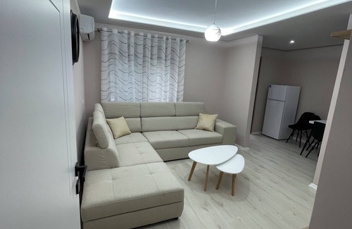 Sheqi i Vogel Apartamento | PamiHouse apartment in the beautiful district of Fier, WIFI and free parking