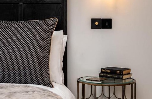 Inverness City Centre Apartamento | Pamper yourself in our DOUBLE SIZED copper tub -2 bedroom villa