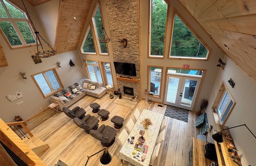 Lion's Head Cabaña | Pampered Bear's Den-Delightful Forest retreat located close to Georgian Bay