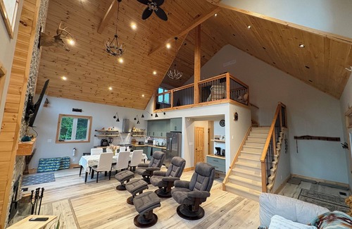 Lion's Head Cabaña | Pampered Bear's Den-Delightful Forest retreat located close to Georgian Bay