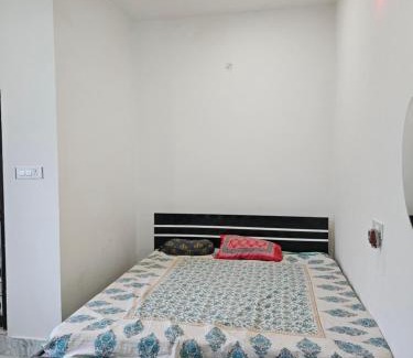 Deoghar Casa | Pandit Devki Nandan Dharamsala & Guest House