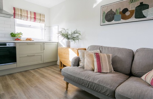 Ty Croes Apartamento | Pandy Aberffraw - a dog that sleeps 4 guests in 2 bedrooms