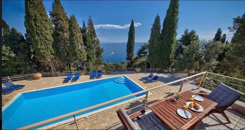 Longos Apartamento | Pangolas Apartments Paxos