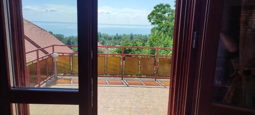 Balatonalmadi Apartamento | Panoráma Apartman