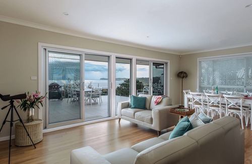 Forresters Beach Casa | Panorama Beach - by Coast Hosting