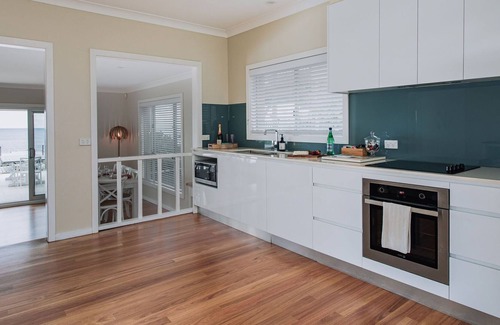 Forresters Beach Casa | Panorama Beach - by Coast Hosting