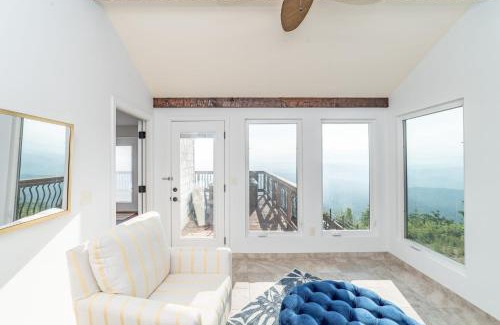 Sevierville Casa | Panorama by AvantStay Unparalleled Views Deck w HotTub Game Room Pool Table