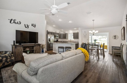 Leesburg Casa | Panorama Haven – Golf, Hot Tub & Pure Relaxation!