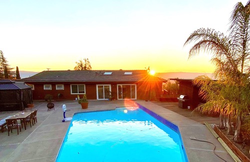 Berryessa Casa | Panorama of Silicon Valley, minutes from everything, large private yard and pool