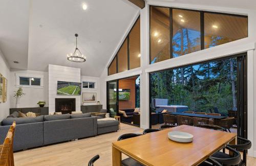 Roslyn Casa | Panorama Pines in Suncadia- Hot Tub, BBQ, Firepit, Outdoor Seating, Fully Equipped Kitchen, Smart TVs, Hi-speed Wi-Fi