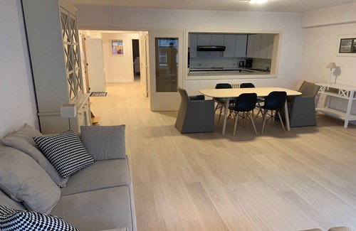 Knokke Apartamento | Felicidad panorámica frente a la playa