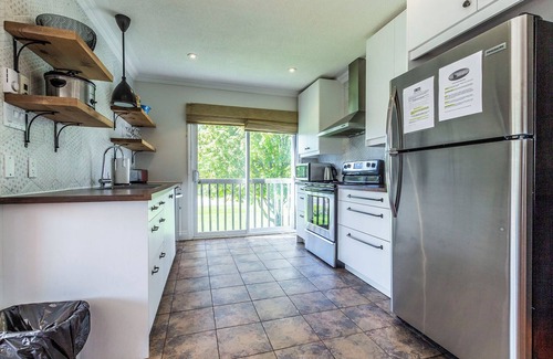 Swiss Meadows Cabaña | A 6 dormitorio decorado profesionalmente retiro en la parte superior de la montaña azul.