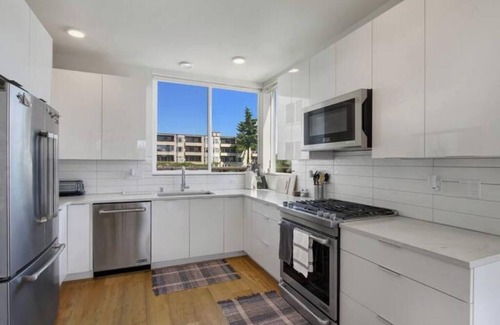 East Queen Anne Casa | Panoramic City Views Steps to Space Needle & SLU
