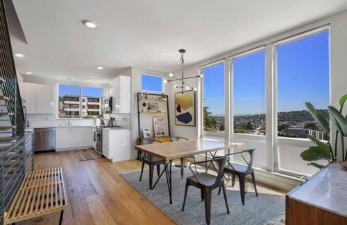 East Queen Anne Casa | Panoramic City Views Steps to Space Needle & SLU