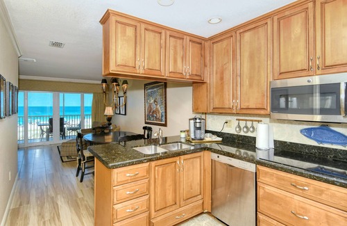 Bradenton Beach Condominio | Panoramic Gulf Views!