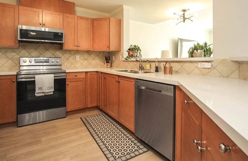 North End Complejo | Panoramic Lake View Fabulous 2-storey Townhome in Discovery Bay Resort