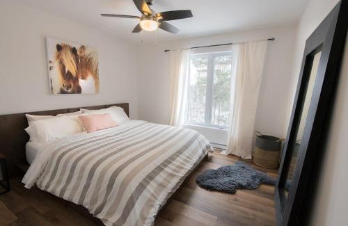 Chertsey Casa | Panoramic Lakefront Chalet with Hot Tub & Firepit