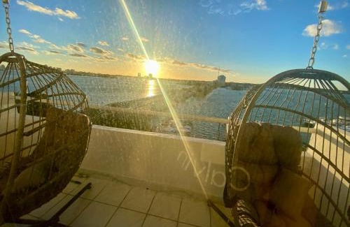 North Bay Village Apartamento | Panoramic luxurious waterfront one bedroom apartment with Miami skyline view Free parking 5min drive to Miami Beach