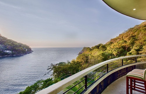 Boca de Tomatlán Villa | Panoramic Luxury Suite With Ocean, Gardens and Swimming Pool View