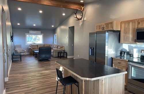 Libby Casa | Panoramic Mountain View Loft