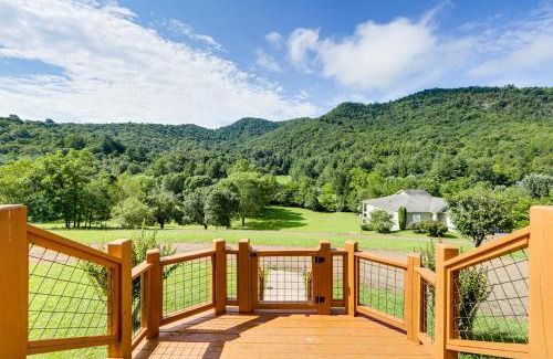 Highlands Casa | Panoramic Mountain Views and Decks Franklin Cabin!