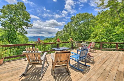Waynesville Casa | Panoramic Mtn Views Luxe Smoky Mountain Cabin!
