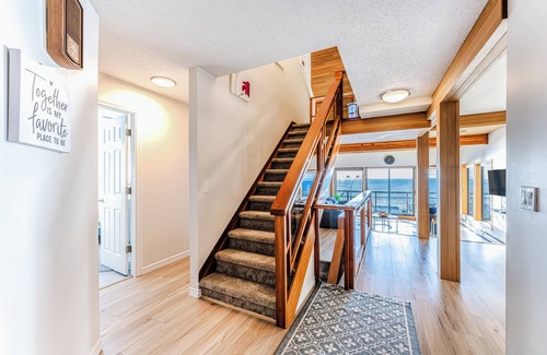 White Rock Casa | Panoramic Ocean Front View, 5 BR full Bath- Renovated Whole House in White Rock