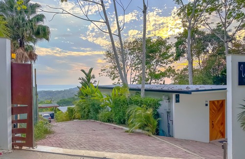 Ciudad Cortés Casa | Panoramic Ocean View: Modern Home + Pool
