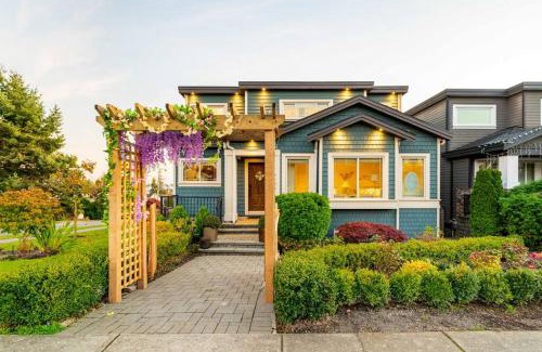 White Rock Casa | Panoramic Ocean view & Rose Garden Villa