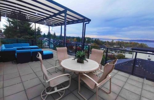 White Rock Casa | Panoramic Ocean view & Rose Garden Villa