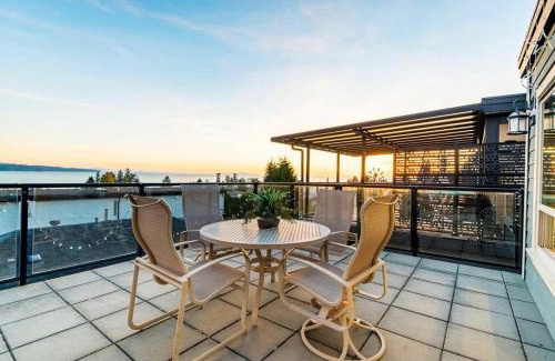White Rock Casa | Panoramic Ocean view & Rose Garden Villa