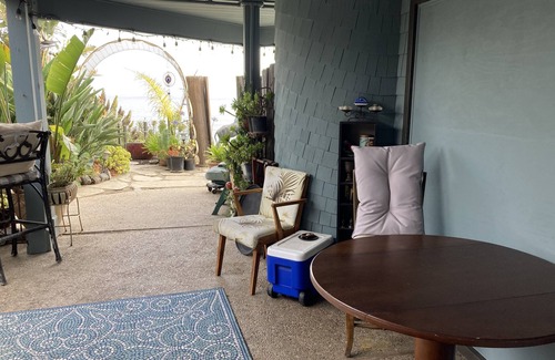 Aptos Casa | Beach Studio Villa cerca de la playa. Choque de las olas todo el día y toda la noche.