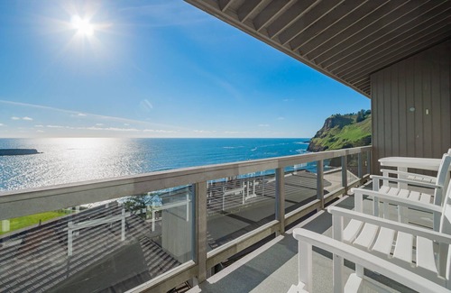Otter Rock Apartamento | Panoramic Ocean-View Loft | Queen Beds | Kitchen