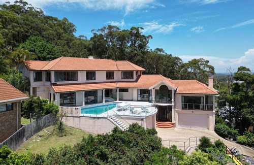 Nelson Bay Casa | Panoramic Oceanview Manor
