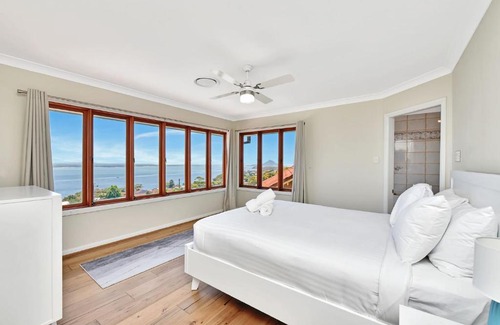Nelson Bay Casa | Panoramic Oceanview Manor