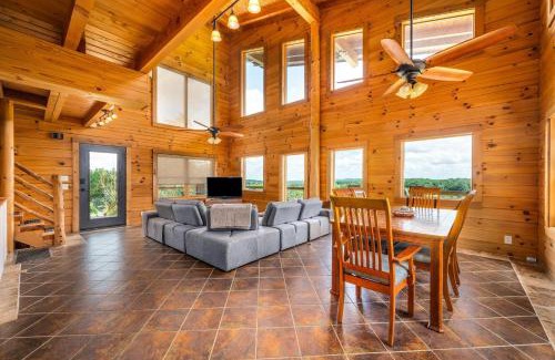 Dickel Apartamento | Panoramic Paradise 3BR Cabin with Idyllic Views