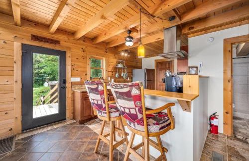 Dickel Apartamento | Panoramic Paradise 3BR Cabin with Idyllic Views
