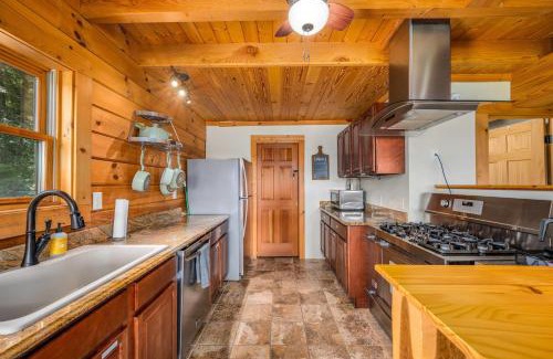 Dickel Apartamento | Panoramic Paradise 3BR Cabin with Idyllic Views