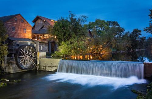 Sevierville Casa | Panoramic Peak by American Patriot Getaways