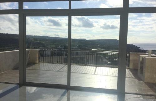 Mellieha Apartamento | Panoramic Penthouse Haven