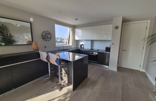 Leabridge Casa | Panoramic Pondview Penthouse