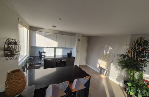 Leabridge Casa | Panoramic Pondview Penthouse
