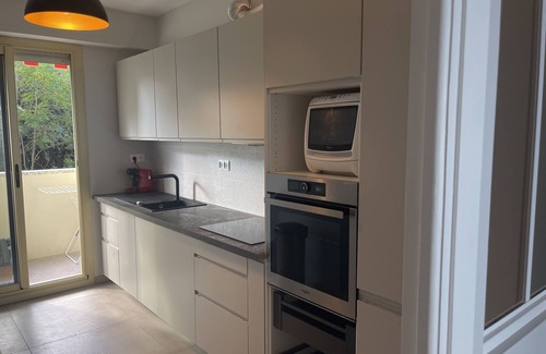 Fabron Apartamento | Panoramic sea view, 61m2, Parking - Wifi