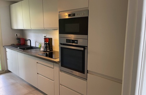 Fabron Apartamento | Panoramic sea view, 61m2, Parking - Wifi