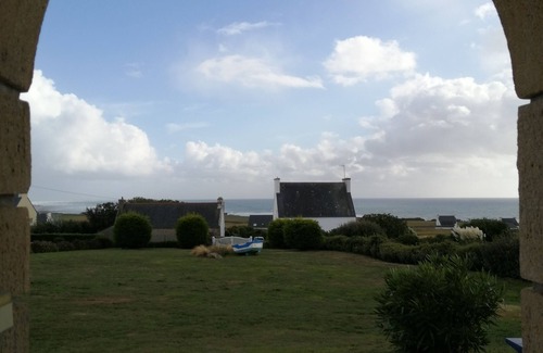 Plozevet Casa | Panoramic sea view: Comfortable 3* house on a spacious fenced property