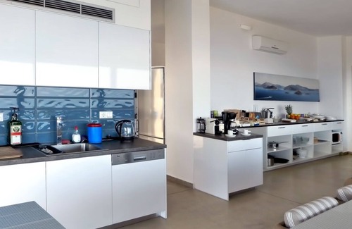 Marathon Villa | Villa de lujo con vistas panorámicas al mar cerca de Atenas, ideal para grupos y familias
