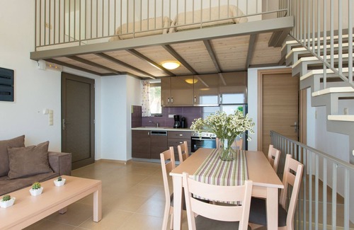 Agios Vasileios Villa | Villa nueva con vistas panorámicas al mar, a 2 km de la playa.