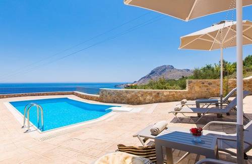 Agios Vasileios Villa | Villa nueva con vistas panorámicas al mar, a 2 km de la playa.