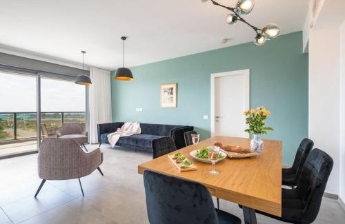 Nahariya Apartamento | Panoramic Sea Views Coastal Escape by Sea N' Rent