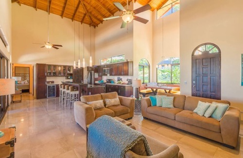 Chontales Casa | Panoramic Sunsets and Cano Island Views